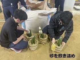 ４砂を敷き詰め.jpg