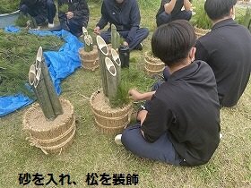 ５砂を入れ、松を装飾.jpg